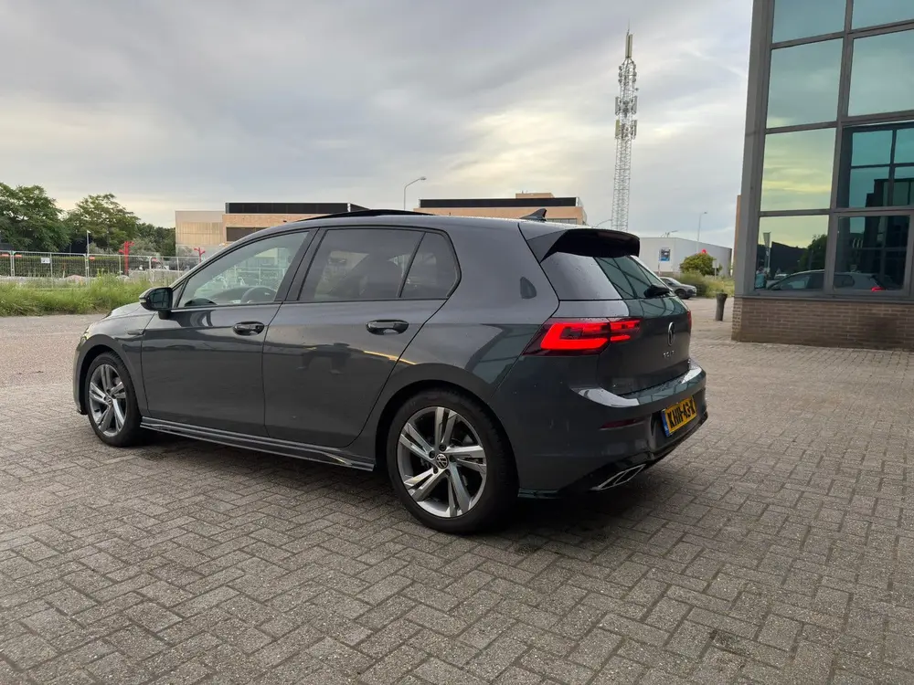 Volkswagen Golf 1.5 eTSI R-line/ACC/PANO/CAMERA/IQ uit 2022, foto 5