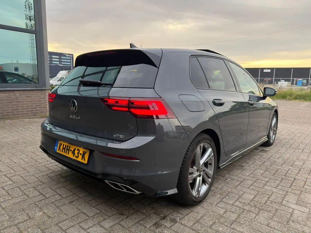 Volkswagen Golf 1.5 eTSI R-line/ACC/PANO/CAMERA/IQ uit 2022, foto 7