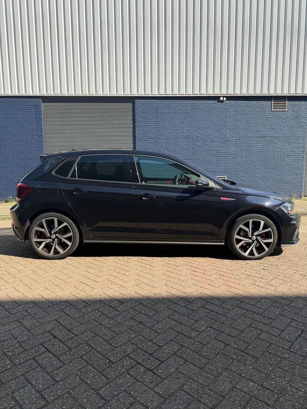 Volkswagen Polo 2.0 TSI 200pk 6-DSG 2020 Zwart uit 2020, foto 2