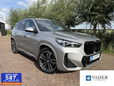 BMW X1 xDrive25e M Sport Pano Trekhaak Memory HUD uit 2023