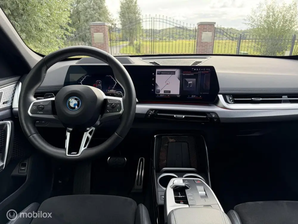 BMW X1 xDrive25e M Sport Pano Trekhaak Memory HUD uit 2023, foto 10