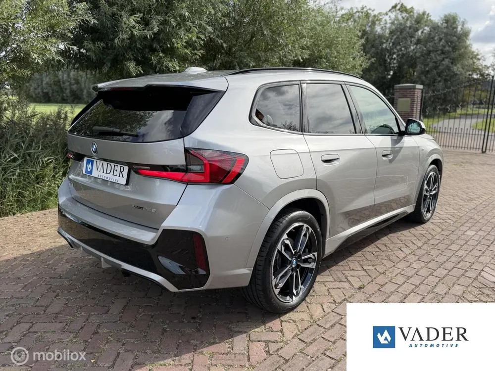 BMW X1 xDrive25e M Sport Pano Trekhaak Memory HUD uit 2023, foto 2