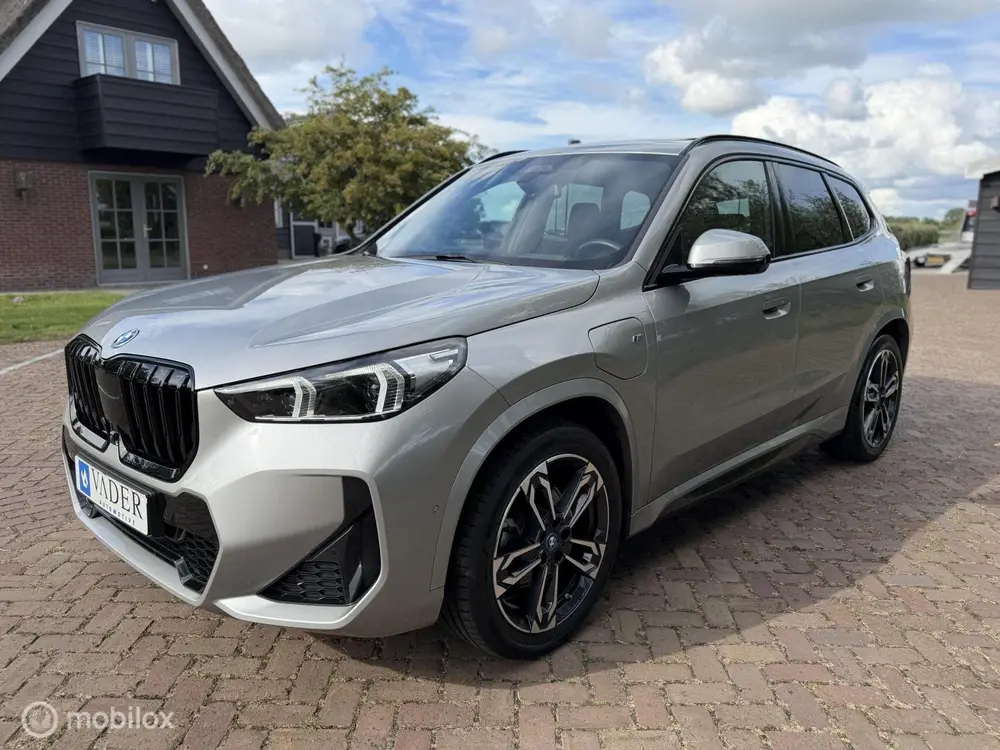 BMW X1 xDrive25e M Sport Pano Trekhaak Memory HUD uit 2023, foto 5