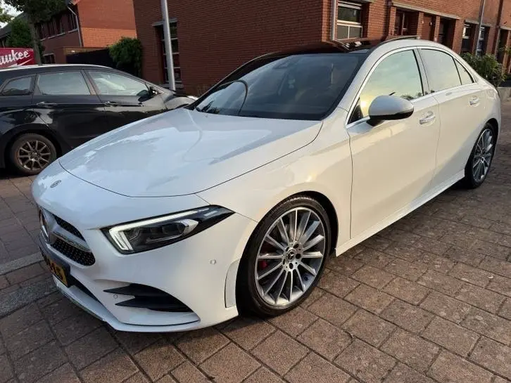 Mercedes-Benz A-Klasse Benz A-Klasse A 200 163pk 7G-DCT 2019 Wit  AMG LIne uit 2019