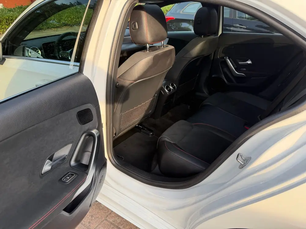 Mercedes-Benz A-Klasse Benz A-Klasse A 200 163pk 7G-DCT 2019 Wit  AMG LIne uit 2019, foto 11