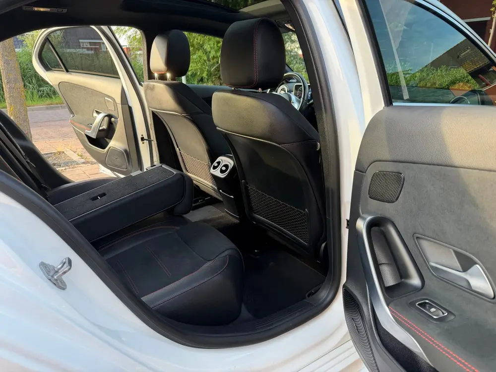 Mercedes-Benz A-Klasse Benz A-Klasse A 200 163pk 7G-DCT 2019 Wit  AMG LIne uit 2019, foto 12