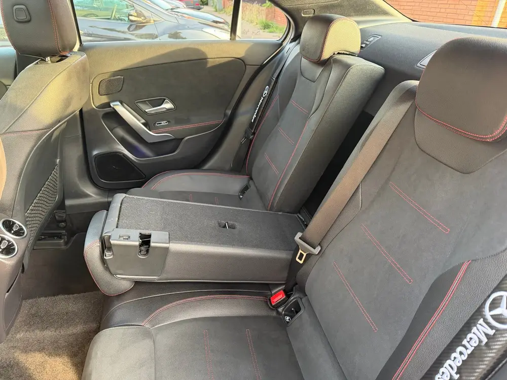 Mercedes-Benz A-Klasse Benz A-Klasse A 200 163pk 7G-DCT 2019 Wit  AMG LIne uit 2019, foto 13