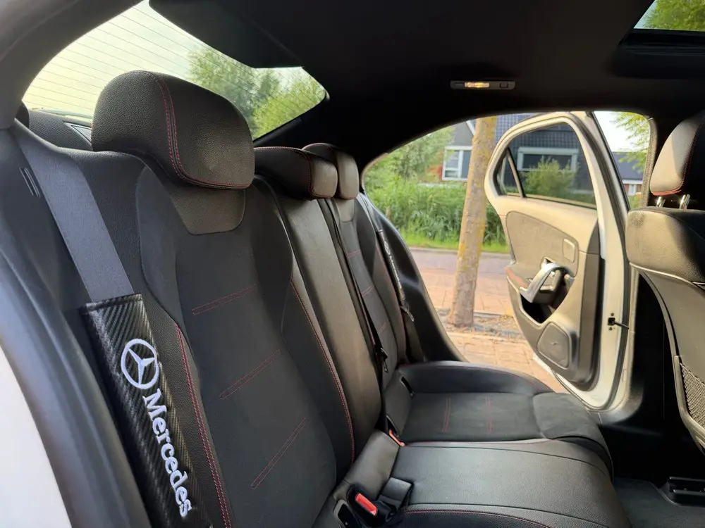 Mercedes-Benz A-Klasse Benz A-Klasse A 200 163pk 7G-DCT 2019 Wit  AMG LIne uit 2019, foto 14