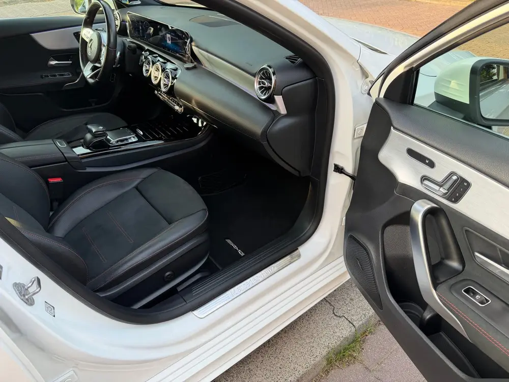 Mercedes-Benz A-Klasse Benz A-Klasse A 200 163pk 7G-DCT 2019 Wit  AMG LIne uit 2019, foto 15