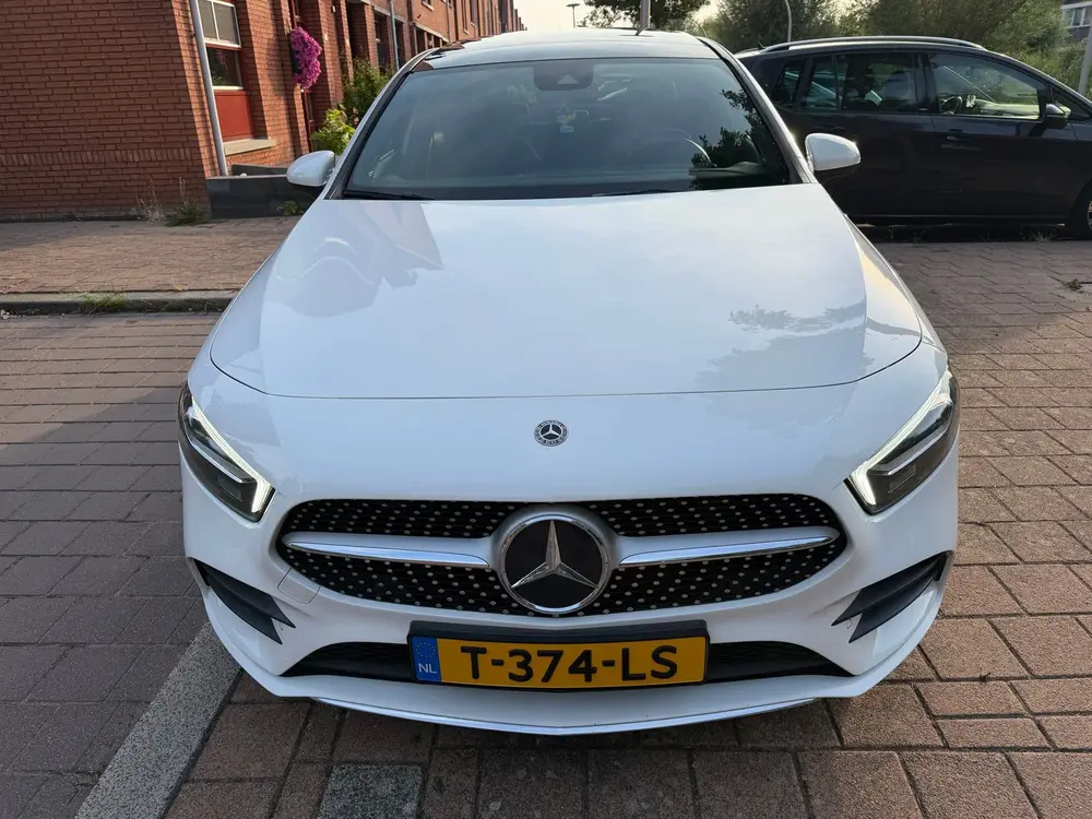 Mercedes-Benz A-Klasse Benz A-Klasse A 200 163pk 7G-DCT 2019 Wit  AMG LIne uit 2019, foto 2