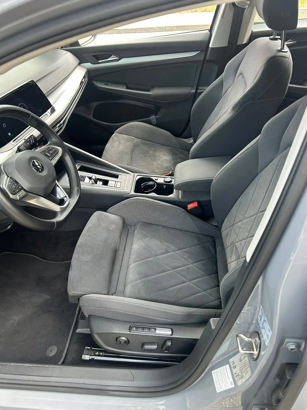 Volkswagen Golf VW Golf 8 1.0 eTSI 2021 Nardo Grey Dealer OH Schadevrij uit 2021, foto 11