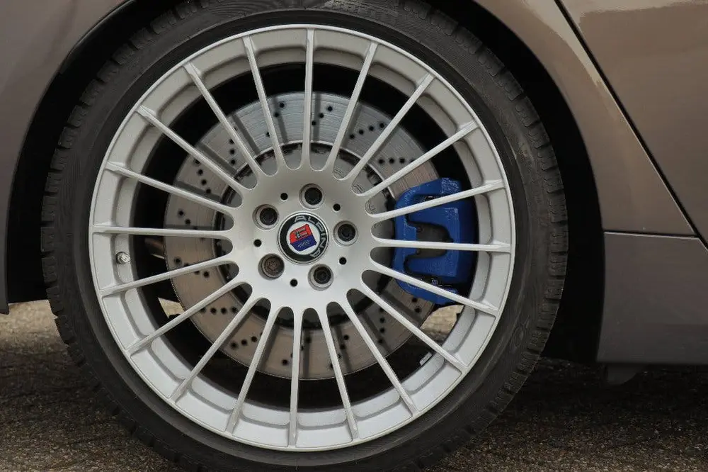 BMW B5 Touring Performance Brakes Champagne Quartz uit 2019, foto 13
