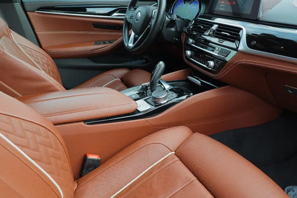 BMW B5 Touring Performance Brakes Champagne Quartz uit 2019, foto 17