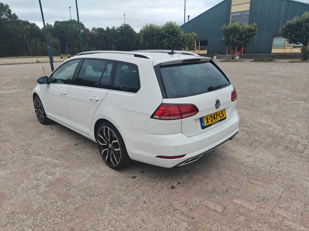 Volkswagen Golf Variant 1.5 TSI 150pk 7-DSG 2020 Wit uit 2020