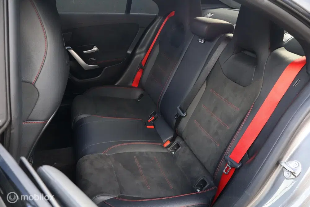 Mercedes-Benz CLA Mercedes CLA 35 AMG 4MATIC uit 2020, foto 10
