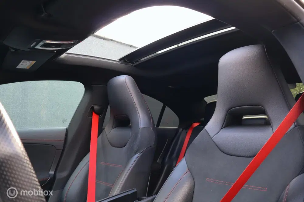 Mercedes-Benz CLA Mercedes CLA 35 AMG 4MATIC uit 2020, foto 4