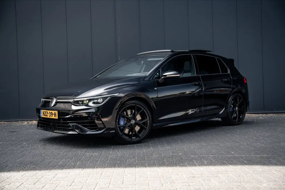 Volkswagen Golf 2.0 TSI 320pk AKRA 4MOTION 2021 Zwart - VOL uit 2021