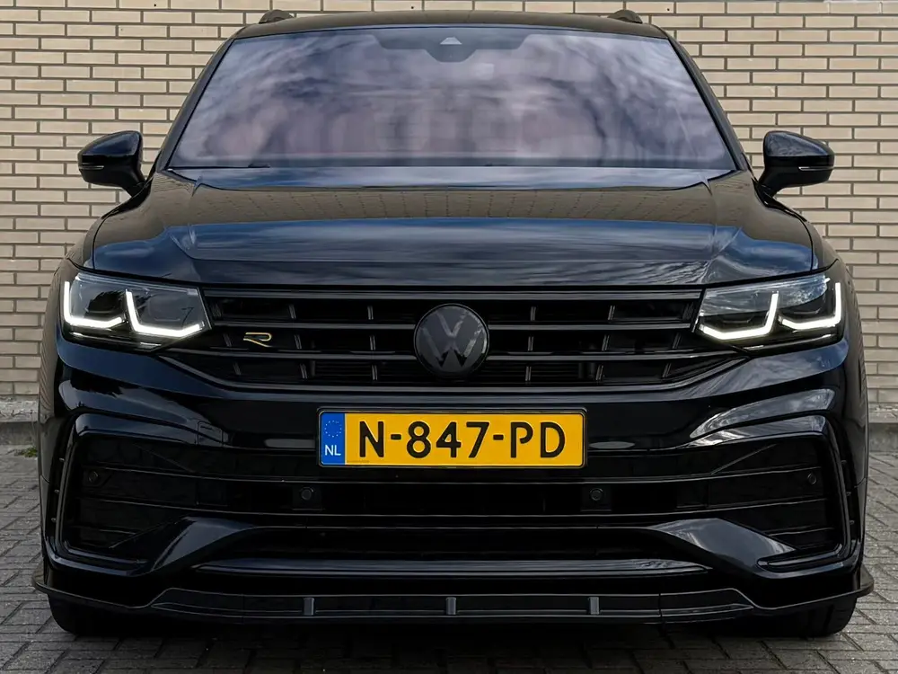 Volkswagen Tiguan ## Volkswagen Tiguan 1.5 TSI 150pk DSG 2021 Zwart ## uit 2021, foto 11