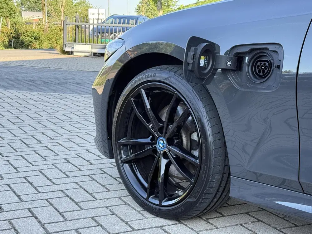 BMW 3-serie 320e xDrive M-Sport uit 2022, foto 6
