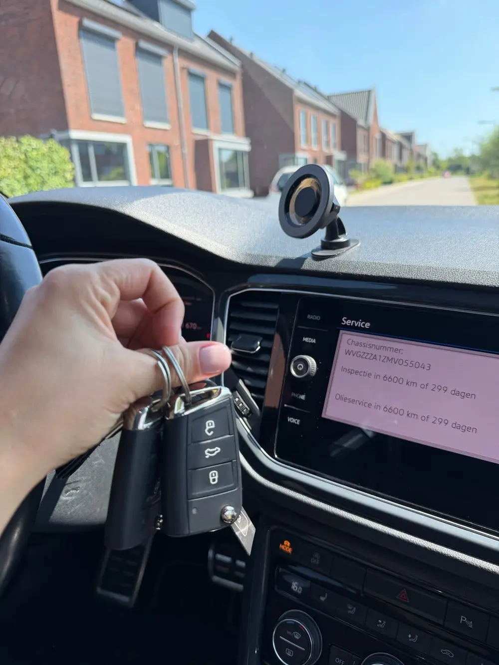 Volkswagen T-Roc 1.5 TSI 150pk 7-DSG 2021 Grijs PANO KEYLESS uit 2021, foto 18