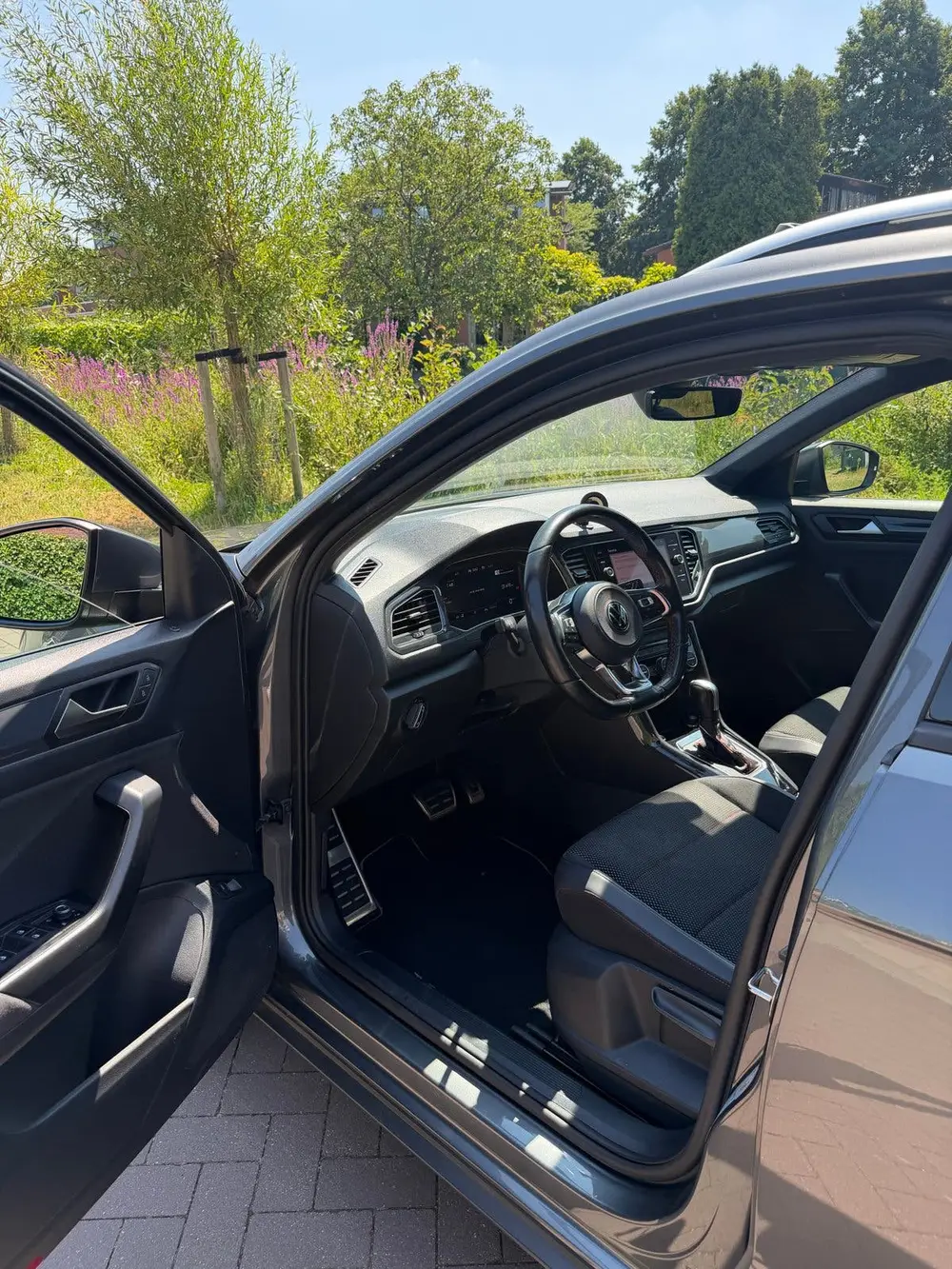 Volkswagen T-Roc 1.5 TSI 150pk 7-DSG 2021 Grijs PANO KEYLESS uit 2021, foto 8