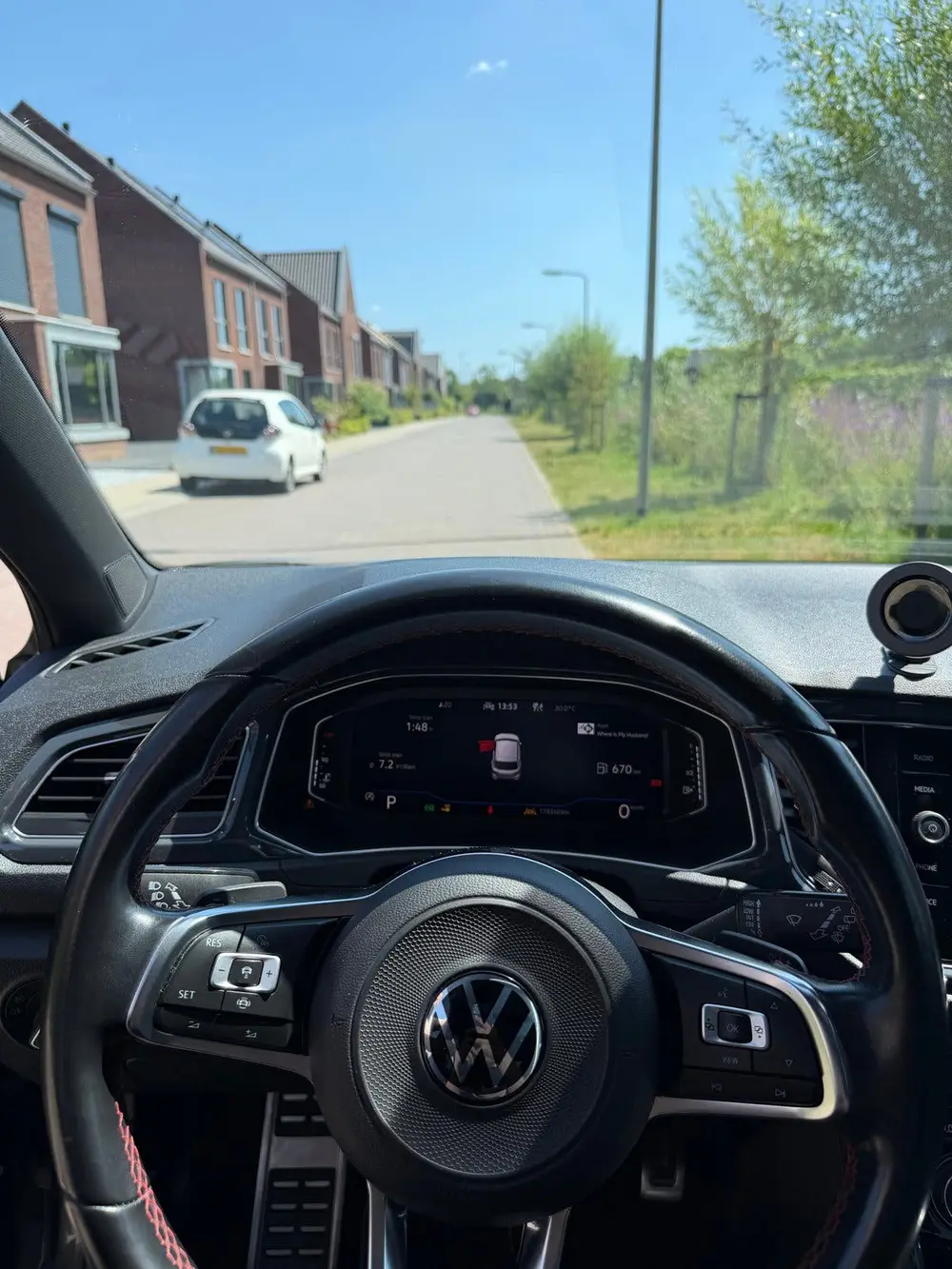 Volkswagen T-Roc 1.5 TSI 150pk 7-DSG 2021 Grijs PANO KEYLESS uit 2021, foto 9