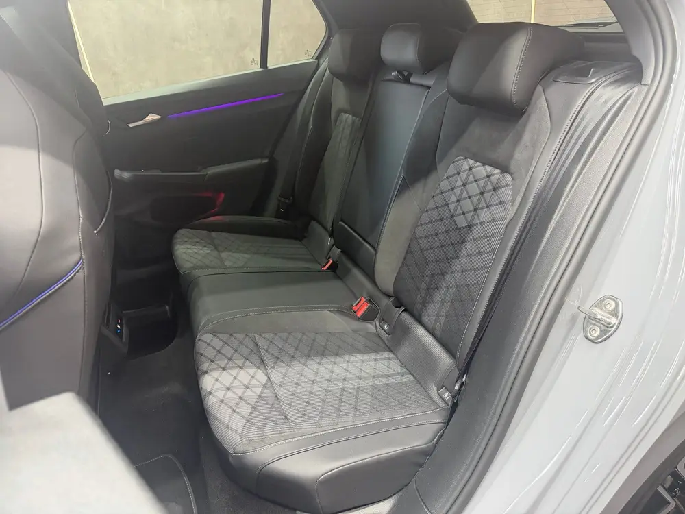 Volkswagen Golf 8.5 1.5 eTSI R-Line 150PK | Pano | 360 | H&K uit 2025, foto 17