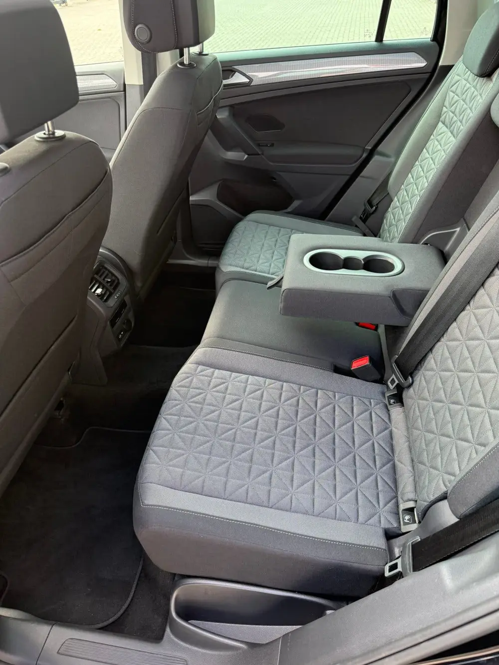 Volkswagen Tiguan 1.4 TSI eHybrid (bj. 2023)| Business+|PANO uit 2023, foto 10