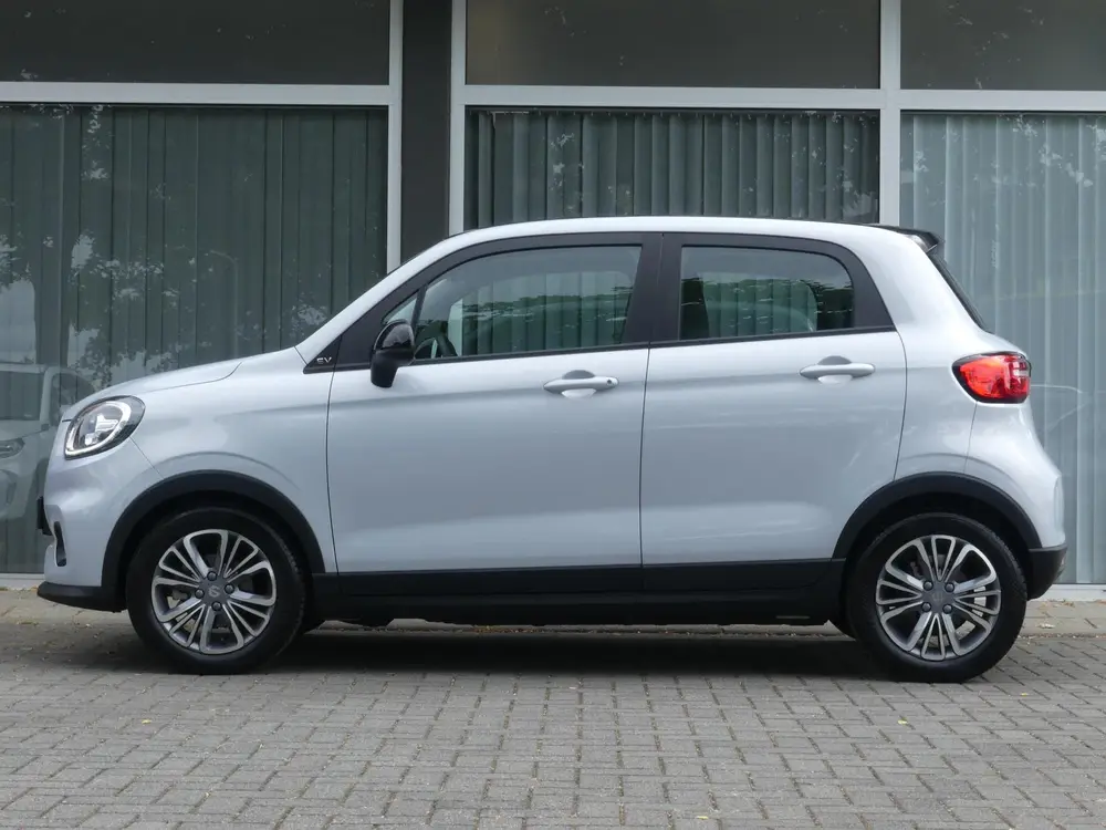 Leapmotor T03 Design 37.3 kWh Navigatie, Park. sensoren acht uit 2024, foto 11