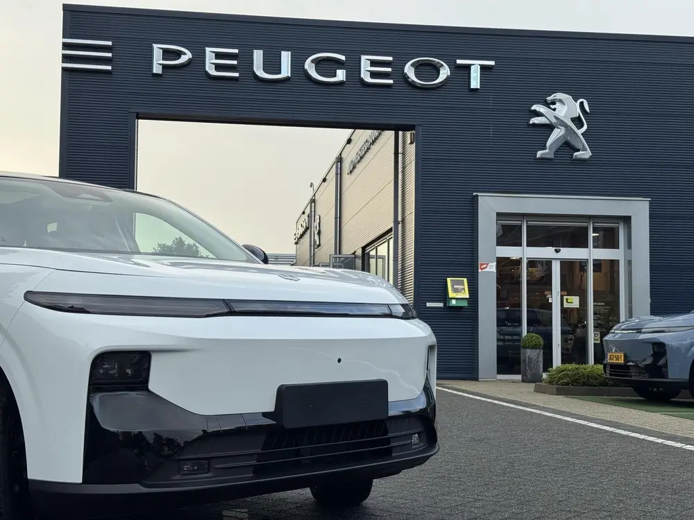 Leapmotor B10 Life Hybrid EV 18.8 kWh 218PK Automaat Navigat uit 2026, foto 3