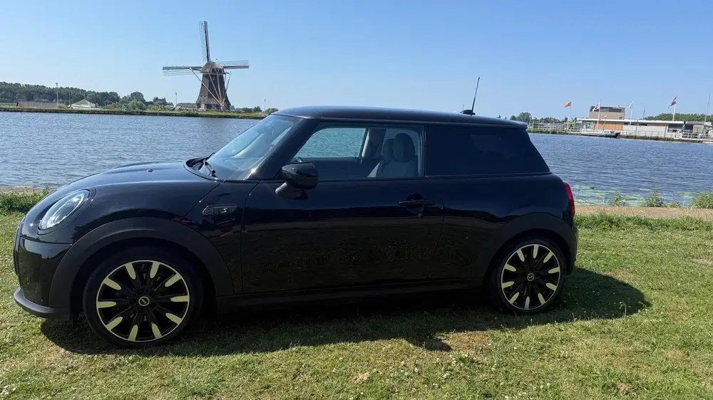Mini Overig 3-deurs (f56) Electric 184pk Aut 2021 Zwar uit 2021, foto 2