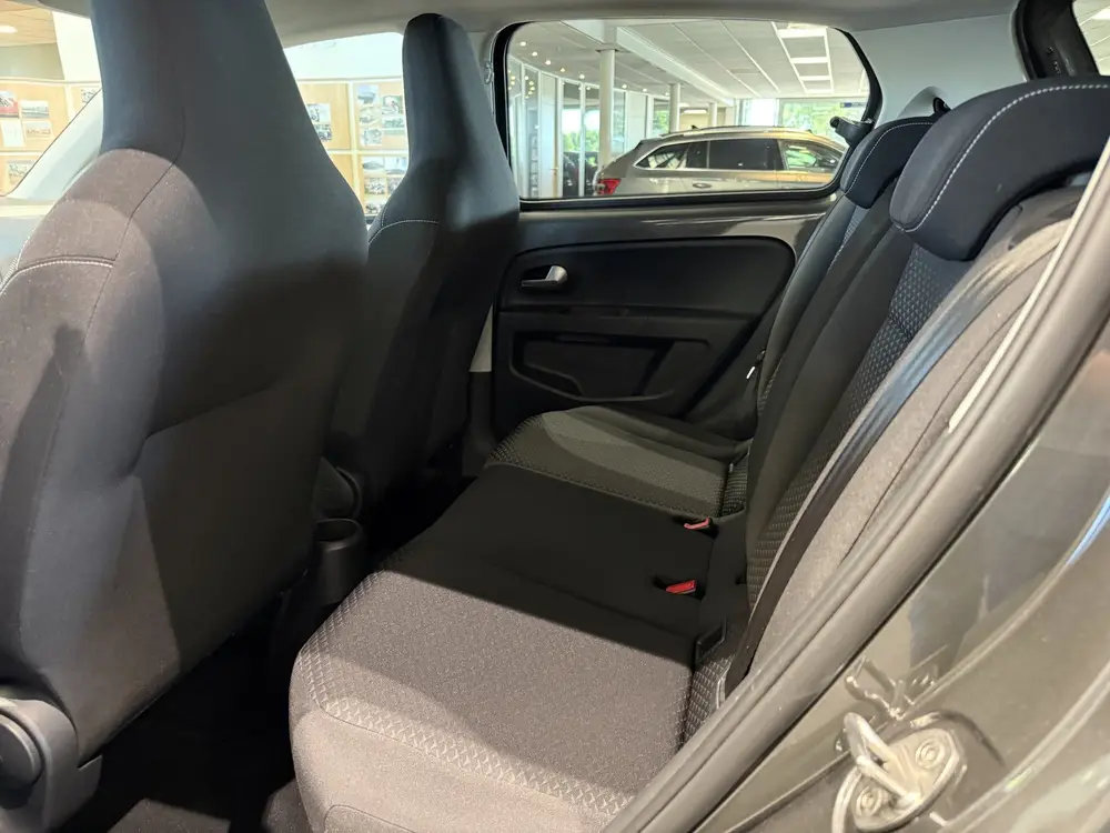 Volkswagen Up! 1.0 Active, Camera, Cruise control, Climate c uit 2023, foto 10