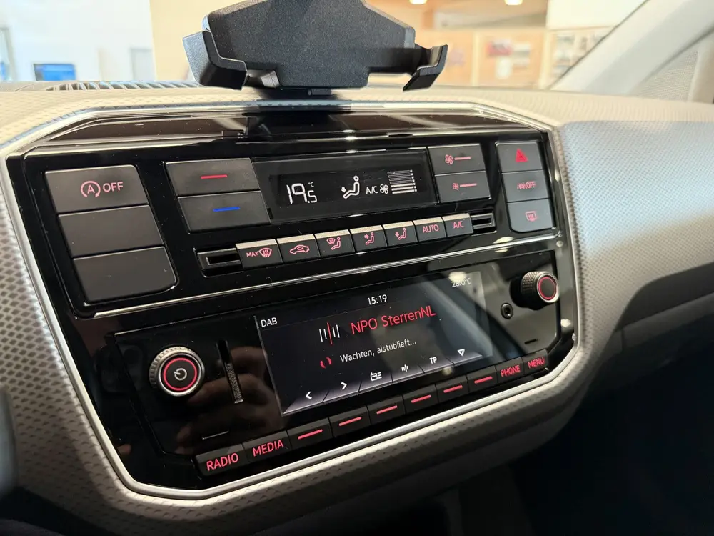 Volkswagen Up! 1.0 Active, Camera, Cruise control, Climate c uit 2023, foto 12