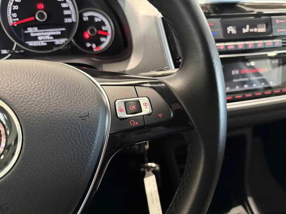 Volkswagen Up! 1.0 Active, Camera, Cruise control, Climate c uit 2023, foto 15