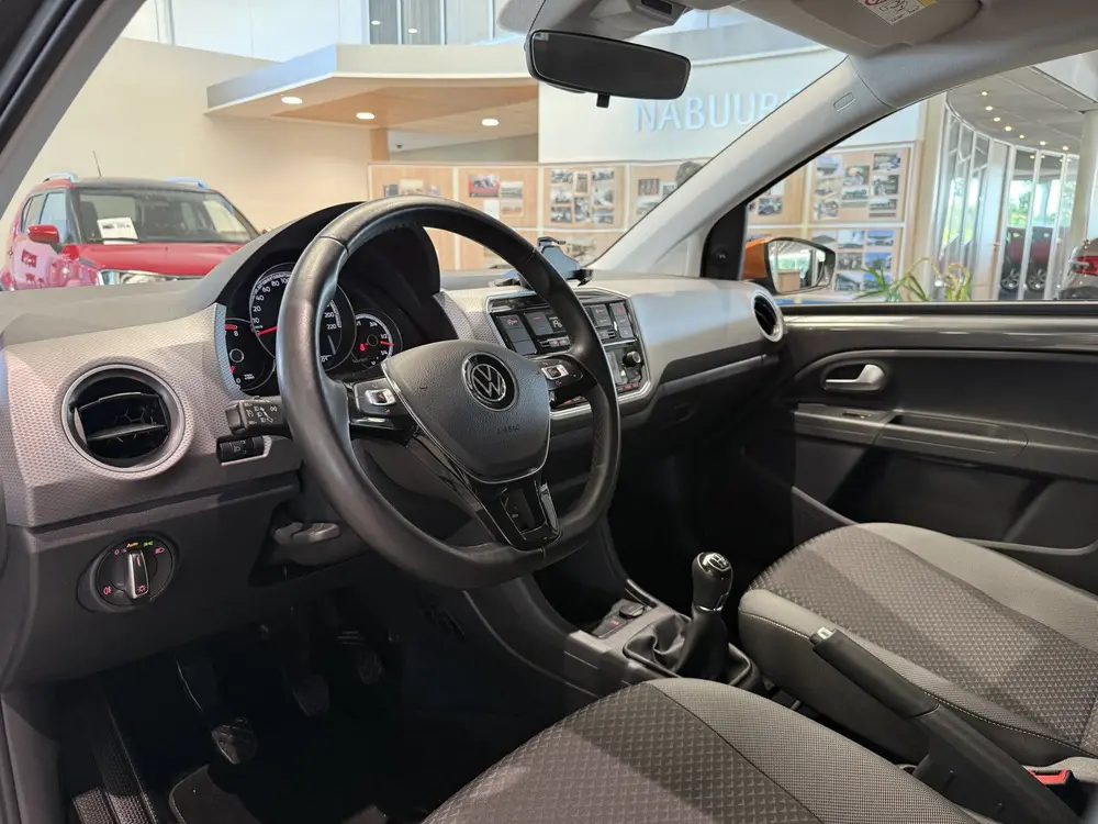 Volkswagen Up! 1.0 Active, Camera, Cruise control, Climate c uit 2023, foto 2