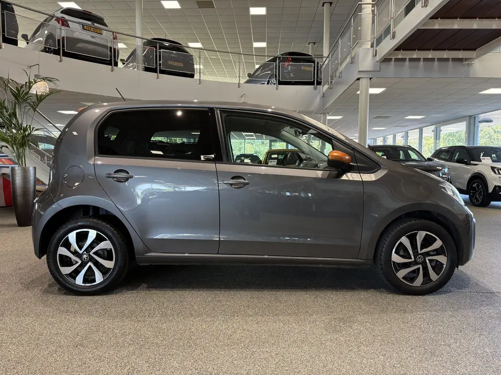 Volkswagen Up! 1.0 Active, Camera, Cruise control, Climate c uit 2023, foto 4