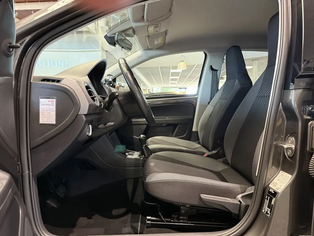 Volkswagen Up! 1.0 Active, Camera, Cruise control, Climate c uit 2023, foto 9