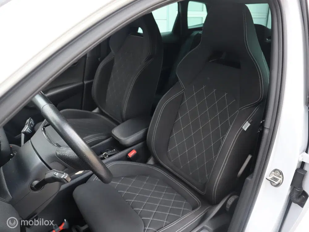 Skoda Karoq 1.5 TSI Sportline Automaat Trekhaak Canton uit 2021, foto 5