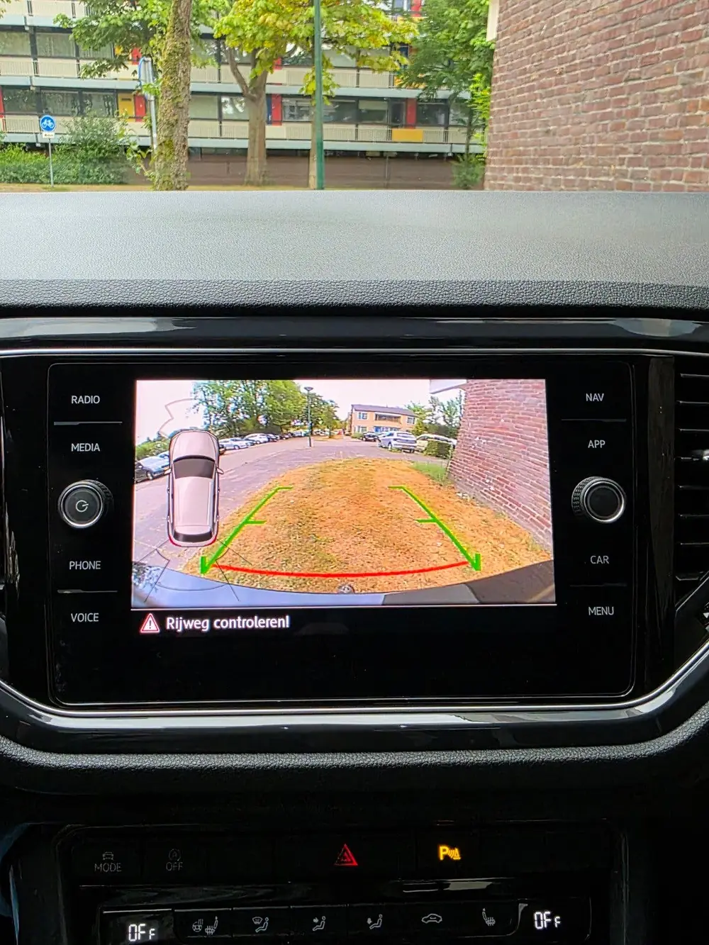 Volkswagen T-Roc 1.5 TSI 150pk 7-DSG 2019 APK tot Juli 2028 uit 2019, foto 19