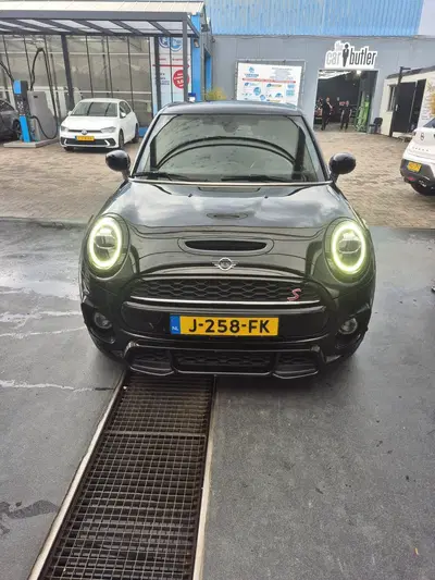 Mini Overig 5-deurs (f55) 2.0 192pk Aut 2020 Zwart BTW uit 2020
