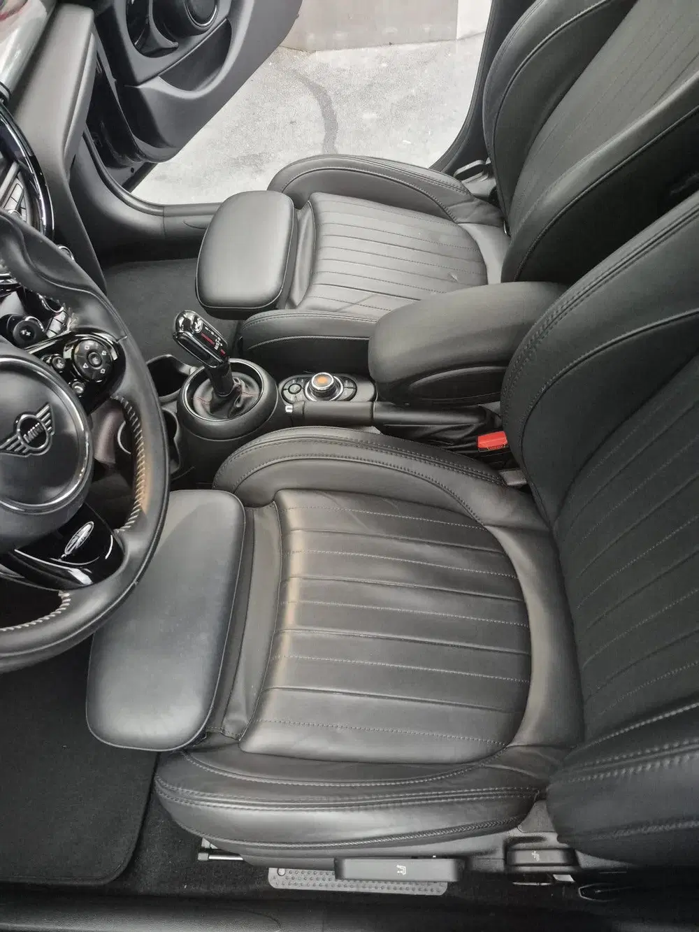 Mini Overig 5-deurs (f55) 2.0 192pk Aut 2020 Zwart BTW uit 2020, foto 4