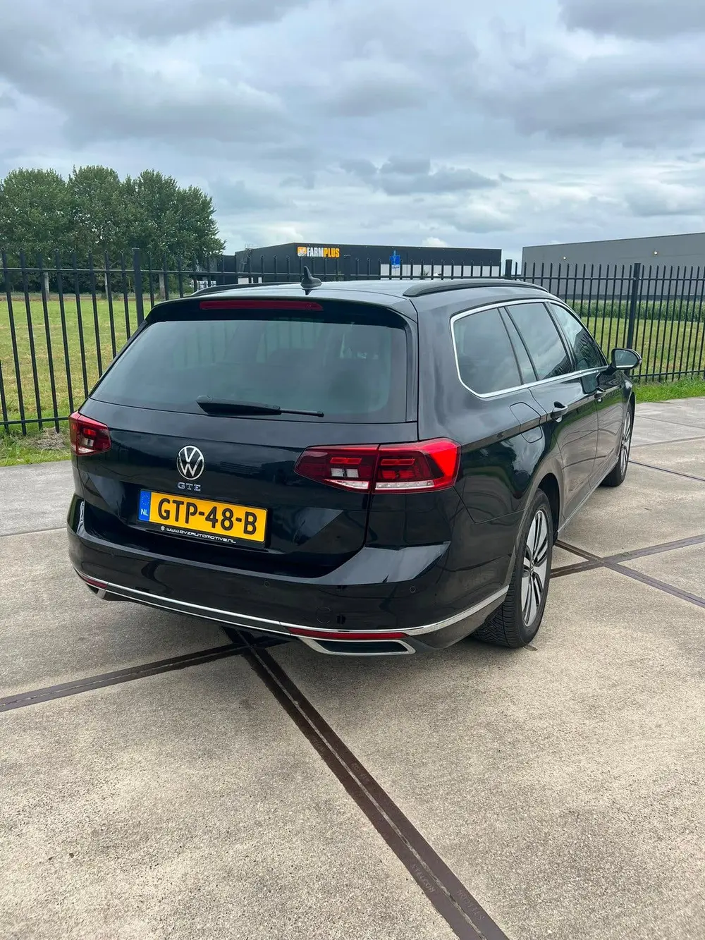 Volkswagen Passat Variant Passat 1.4 TSI Phev 218pk 6-DSG 2021 Zwart uit 2021, foto 2