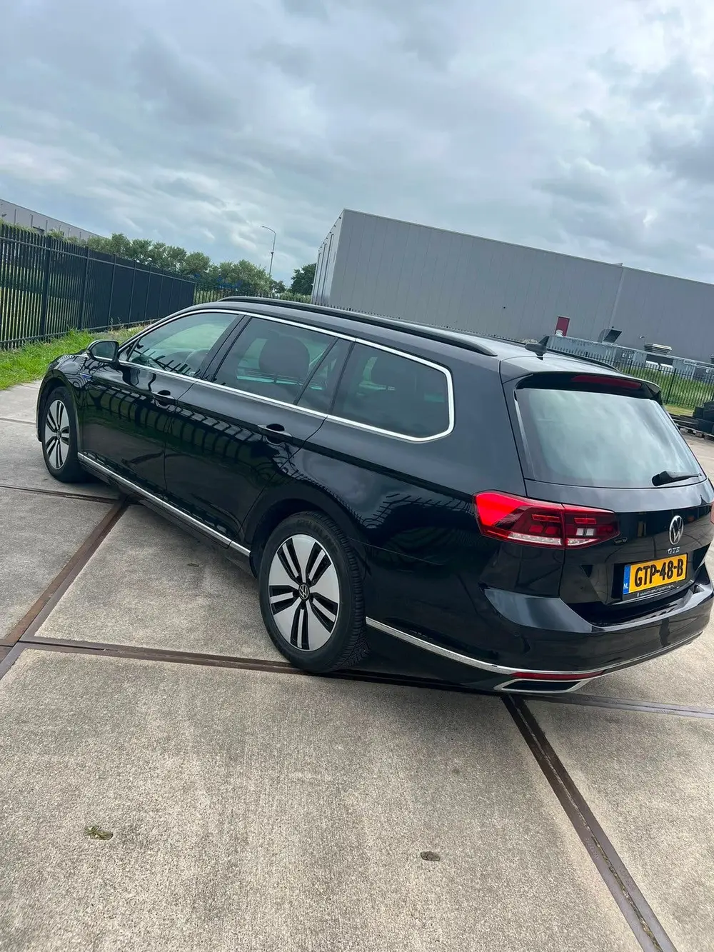 Volkswagen Passat Variant Passat 1.4 TSI Phev 218pk 6-DSG 2021 Zwart uit 2021, foto 3