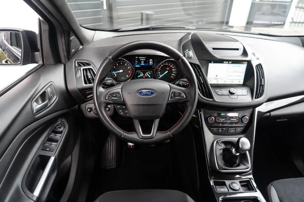 Ford Kuga 1.5 150PK ST-Line TREKHAAK / DESIGN PACK / CAMERA uit 2019, foto 13