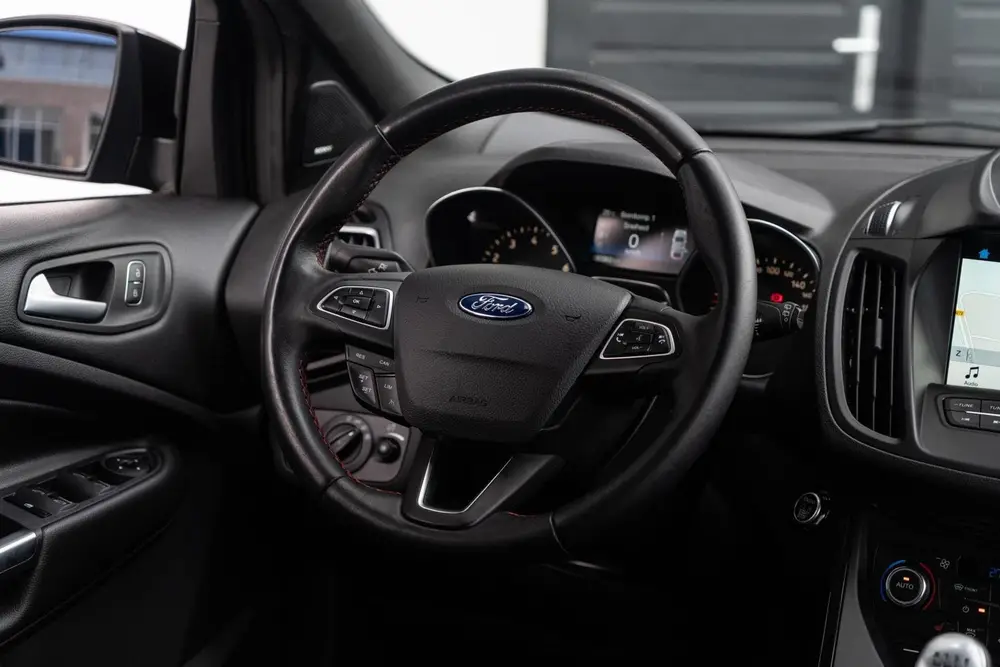 Ford Kuga 1.5 150PK ST-Line TREKHAAK / DESIGN PACK / CAMERA uit 2019, foto 14