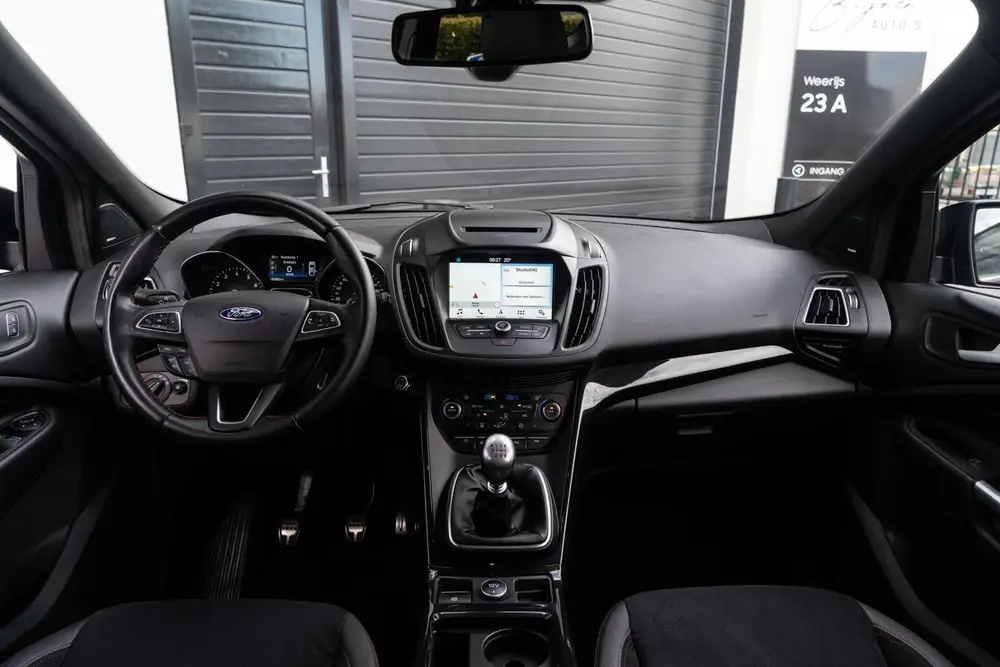 Ford Kuga 1.5 150PK ST-Line TREKHAAK / DESIGN PACK / CAMERA uit 2019, foto 2