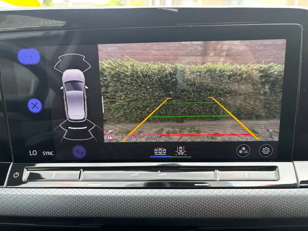 Volkswagen Golf 1.0 TSI 110pk 2021 Zwart uit 2021, foto 11