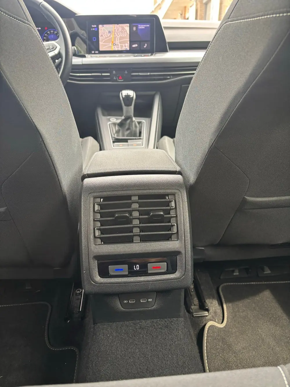 Volkswagen Golf 1.0 TSI 110pk 2021 Zwart uit 2021, foto 14