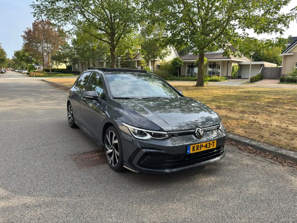Volkswagen Golf 1.5 eTSI R-Line DSG Pano Harman IQ.Light uit 2021