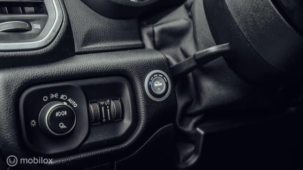 Dodge Ram 1500 Crew Cab 4x4 uit 2021, foto 13